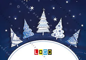 Pięć choinek o różnych deseniach stoi na okrągłym białym pagórku w nocy, nad nimi gwiazdy i jedna większa gwiazda