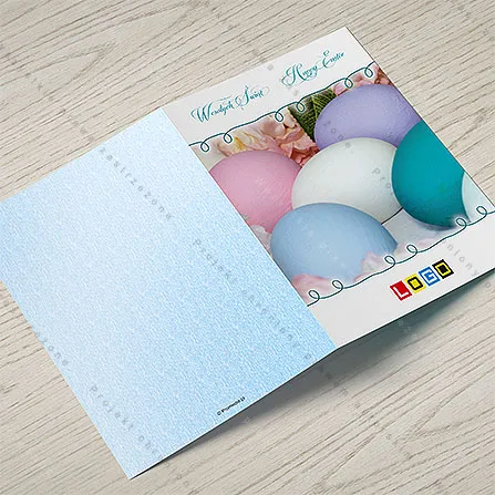 Karnet WN1-058 Miękkie jaja w barwach lodów, otwarty na stole, środek z miejscem na życzenia i logo