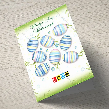 Siedem jajek w pastelowe prążki pośród niebieskich niezapominajek i liści, tło biało-zielone, u góry zielony napis